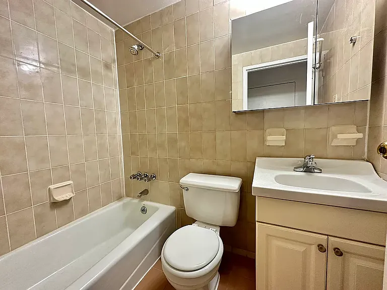 121 E 12th St #3-H — Photo 6