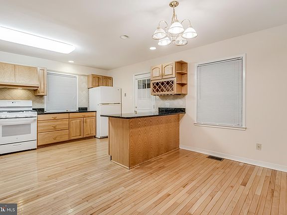 4th image of 4310 Willoughby Ct