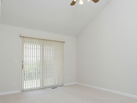 Lower/Master bedroom