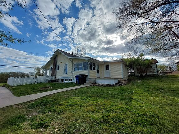 3rd image of 203 Riverside Dr