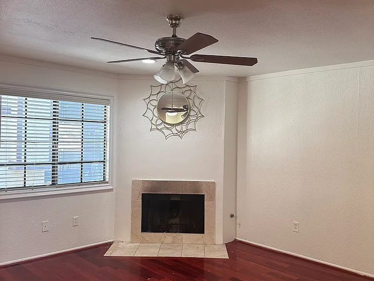 21930 Valerio St #9 — Photo 13