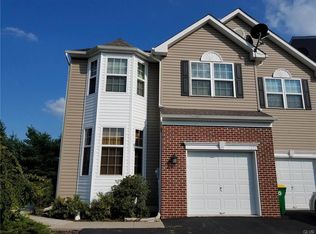 5256 Spring Ridge Dr, Macungie, PA 18062