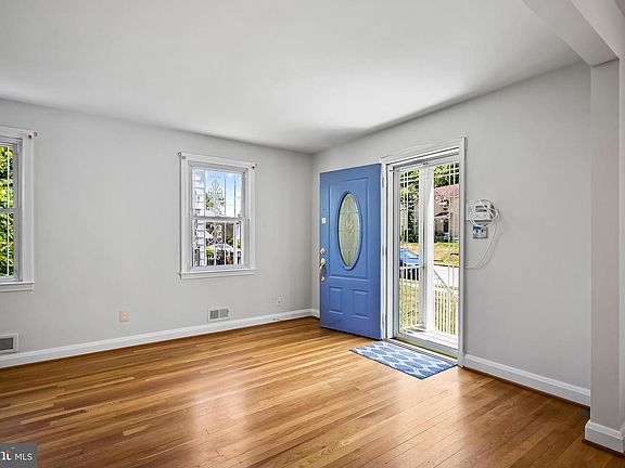 3rd image of 5016 Pilgrim Rd