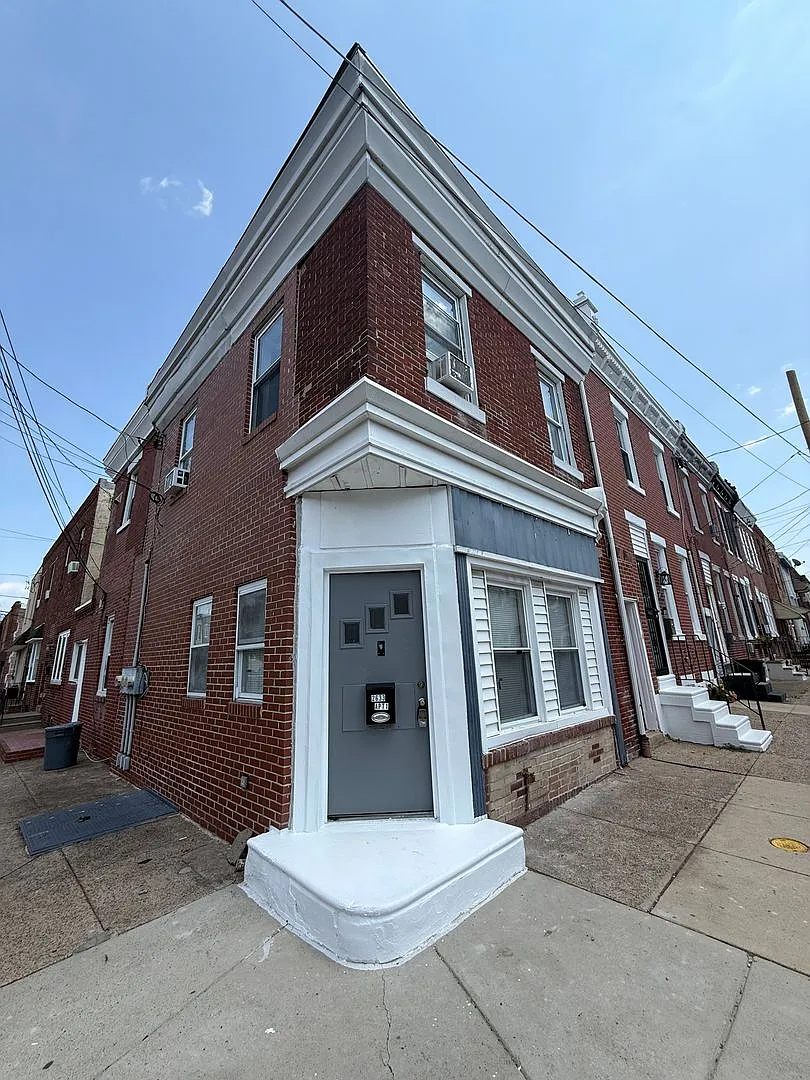 Monmouth_2633 — Photo 1