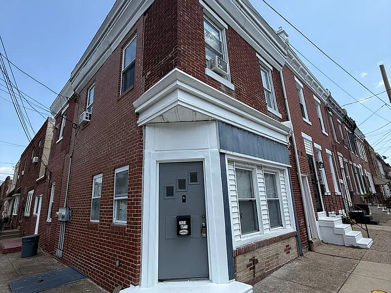 Monmouth_2633 — Photo 1