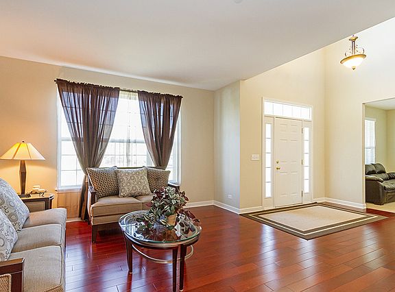 4th image of 5879 Chatham Dr