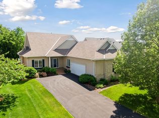 1433 Fairway Ct, Chaska, MN 55318