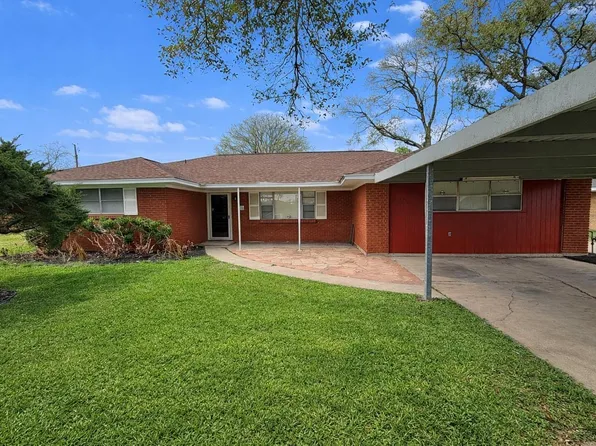 316 Angle St, Angleton, TX 77515