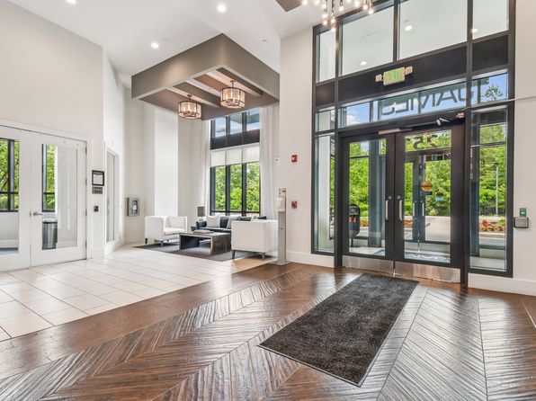 251 Admiral Cochrane Dr APT 2006