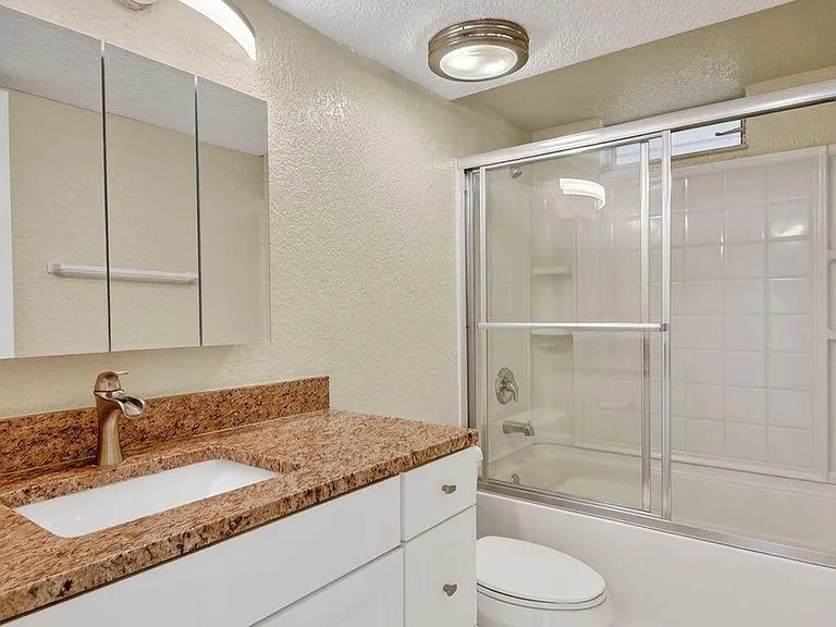 2615 NE 1st Ct #312 — Photo 38