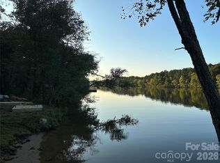 1800 Hilferty Rd, Hickory, NC 28601