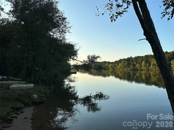 1800 Hilferty Rd, Hickory, NC 28601