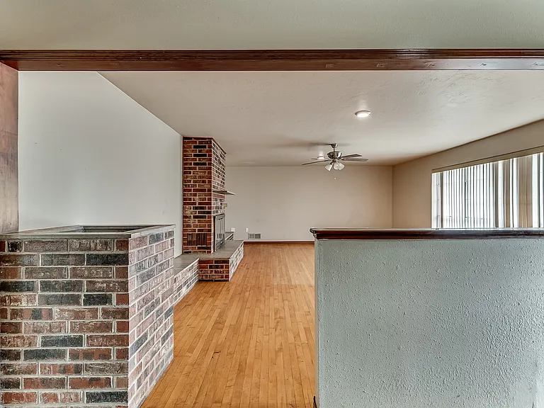 27115 Western Ave — Photo 27