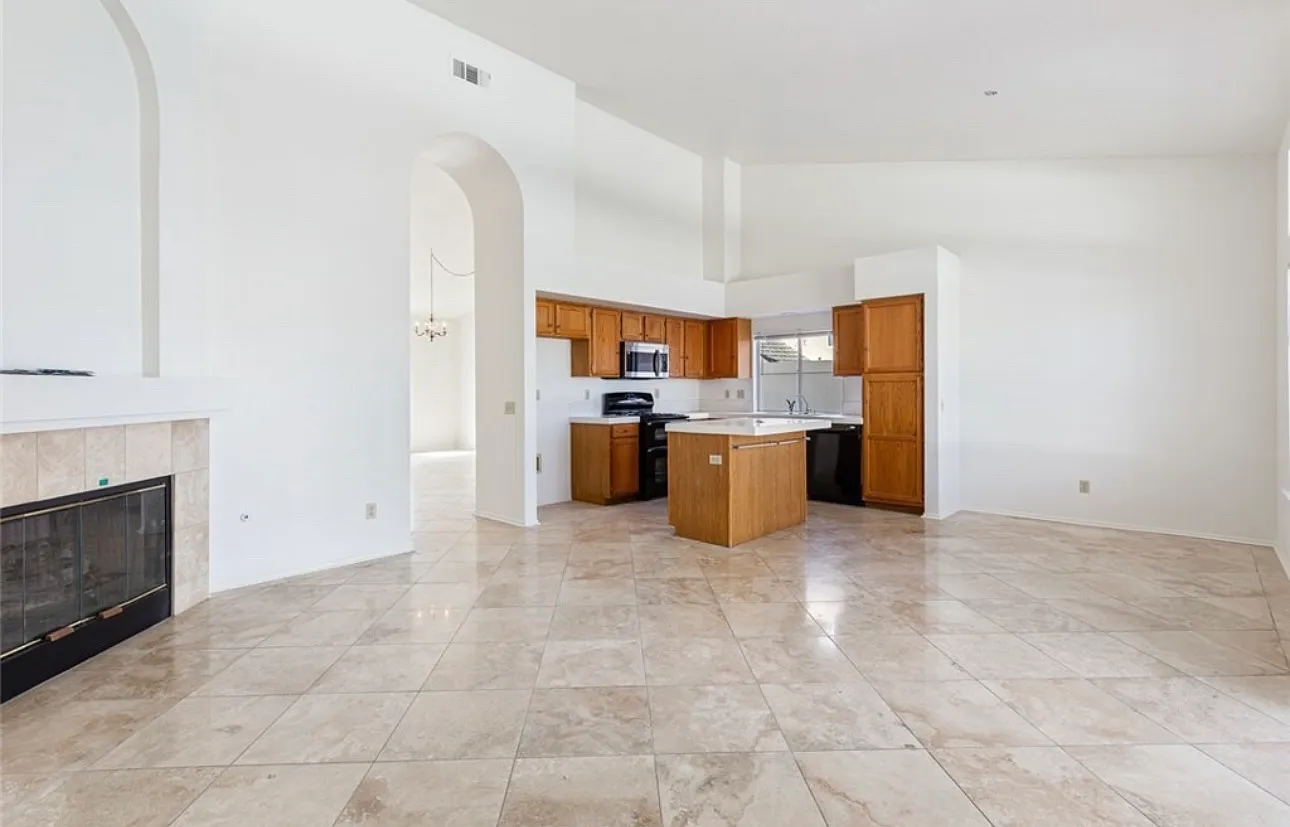 3 bed, 1664 sqft, $3,400 — Photo 3