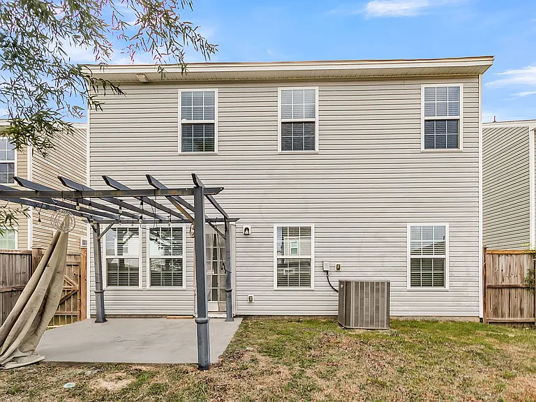 212 Longford Dr — Photo 42