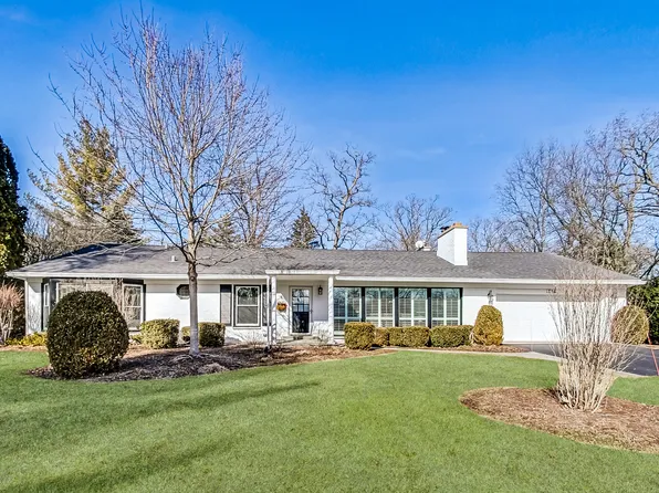 1516 Bowling Green Dr, Lake Forest, IL 60045