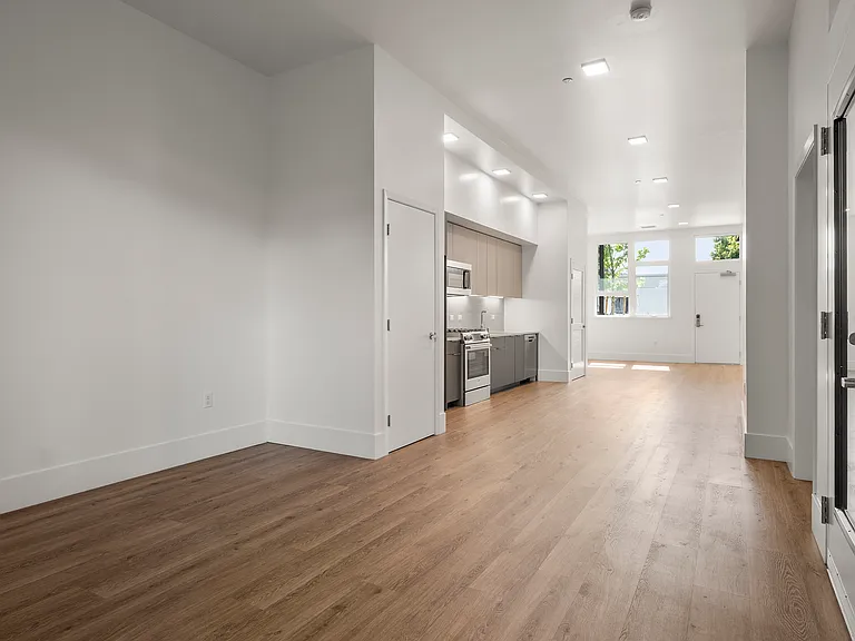 1545 32nd St #106 — Photo 12