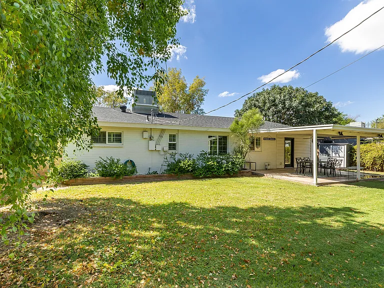 808 E Cavalier Dr — Photo 23