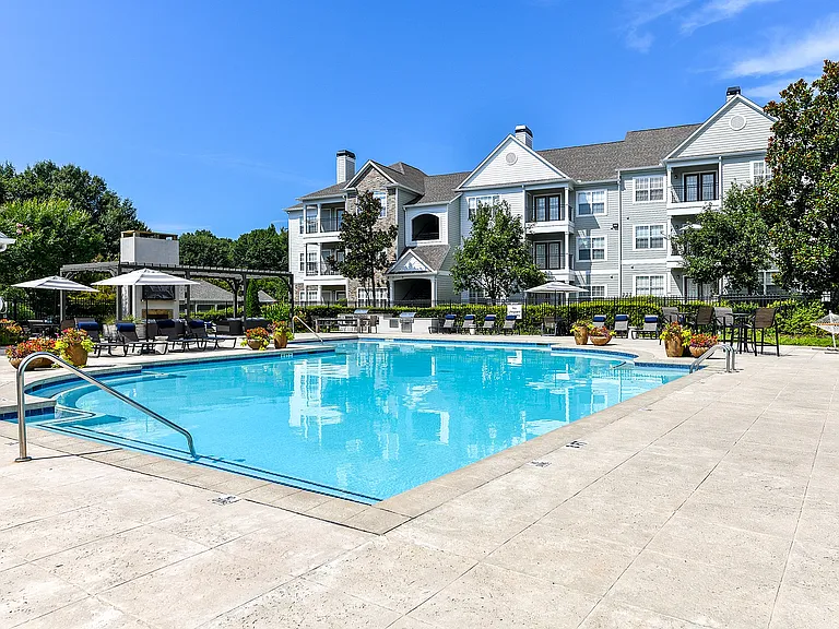 Avana North Point — Photo 16