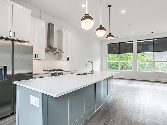 2nd image of 5915 Hudson St #106