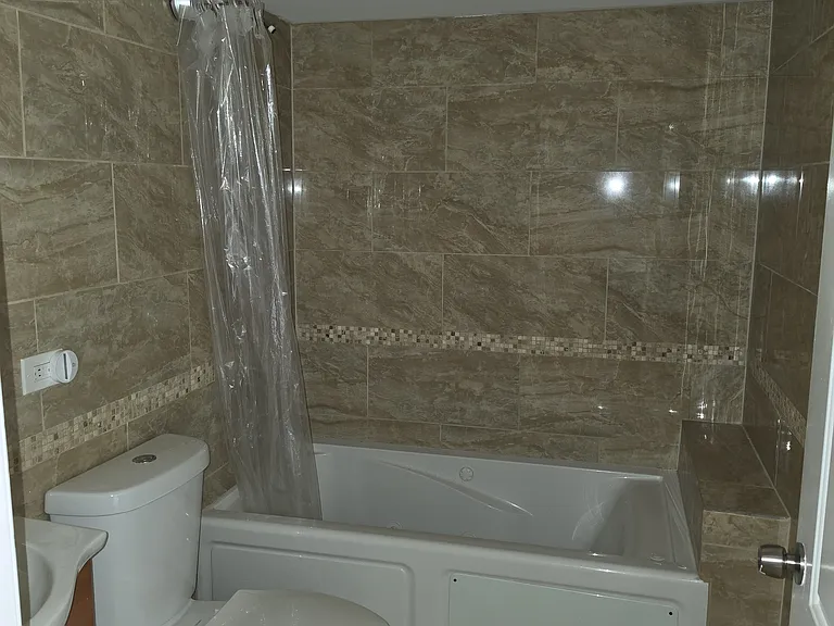 7047 S Crandon Ave #201 — Photo 4