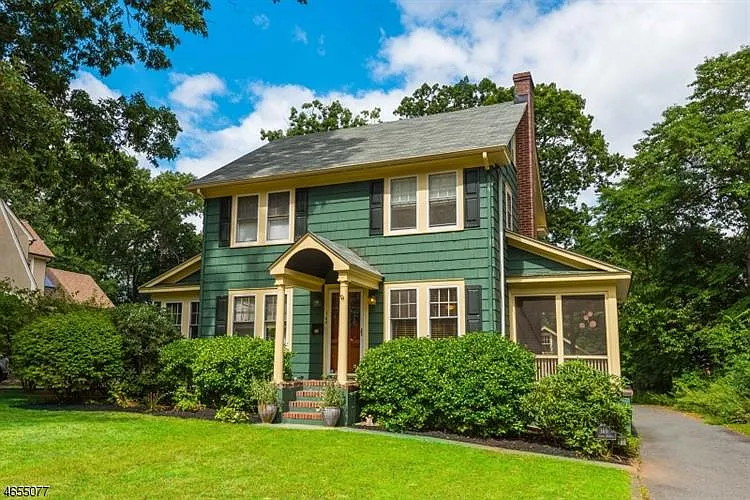 160 Fairview Ave photo 1