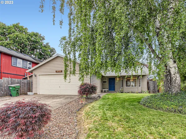 979 SE Oak St, Dundee, OR 97115