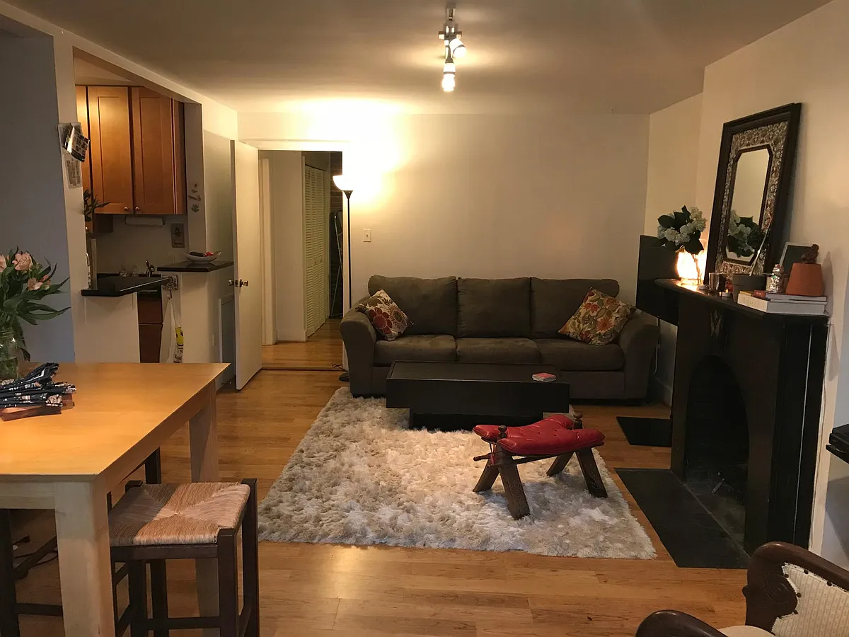 Building Photo - 910 E Capitol St NE #2