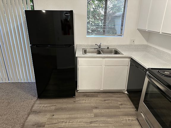 4th image of 3601 Jasmine Ave #1