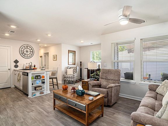 4th image of 488 Samara Dr.