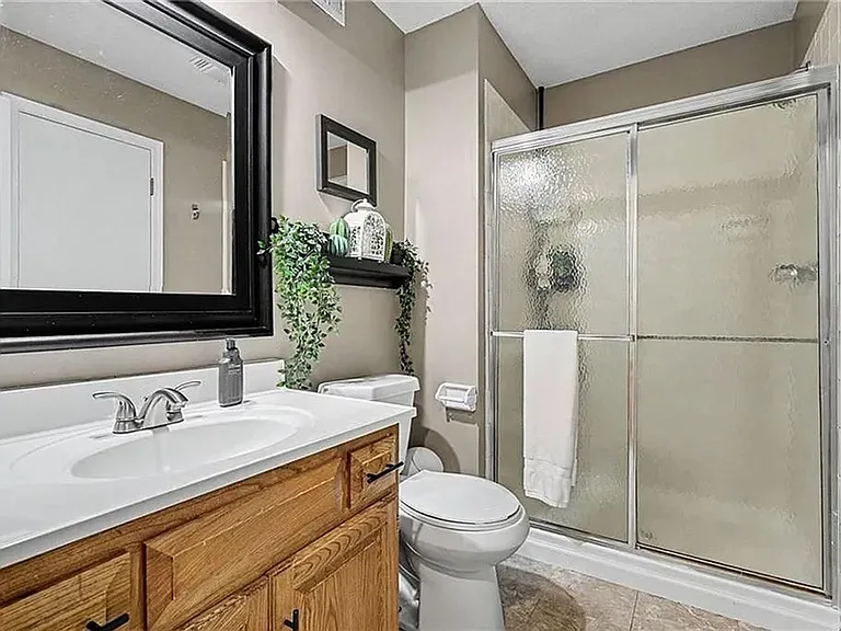 15129 Glenwood Ave — Photo 16