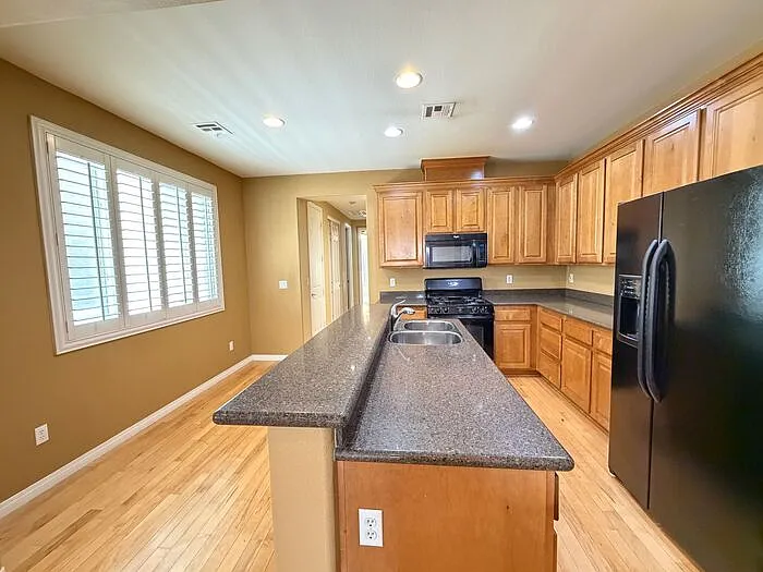 3 bed, 3.0 bath, 1620 sqft, $2,185 — Photo 4