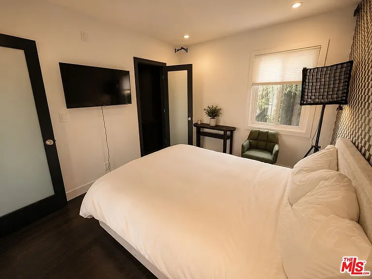 8810 Hollywood Blvd — Photo 18