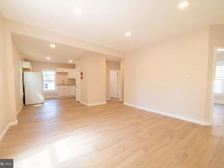 730 E Montrose St #2 — Photo 4