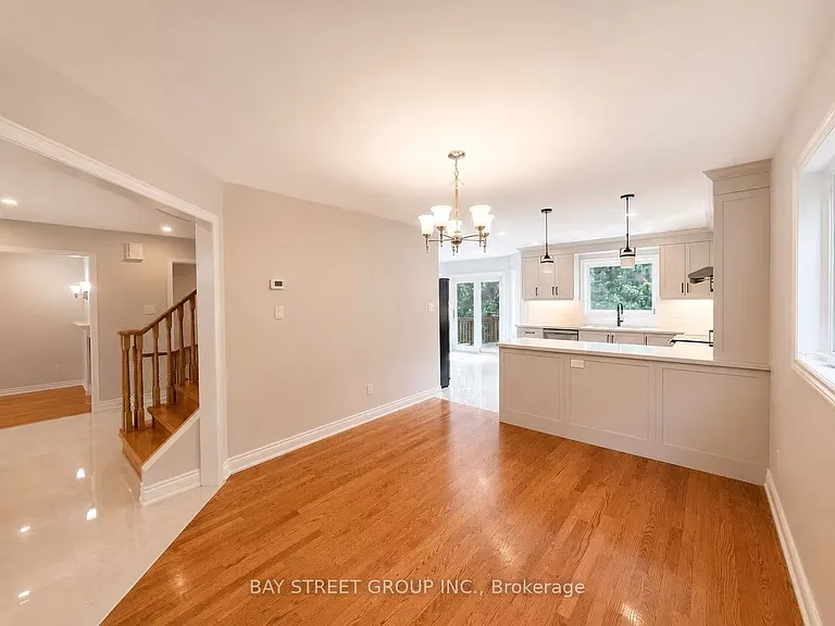 1054 Chateau Ct — Photo 4