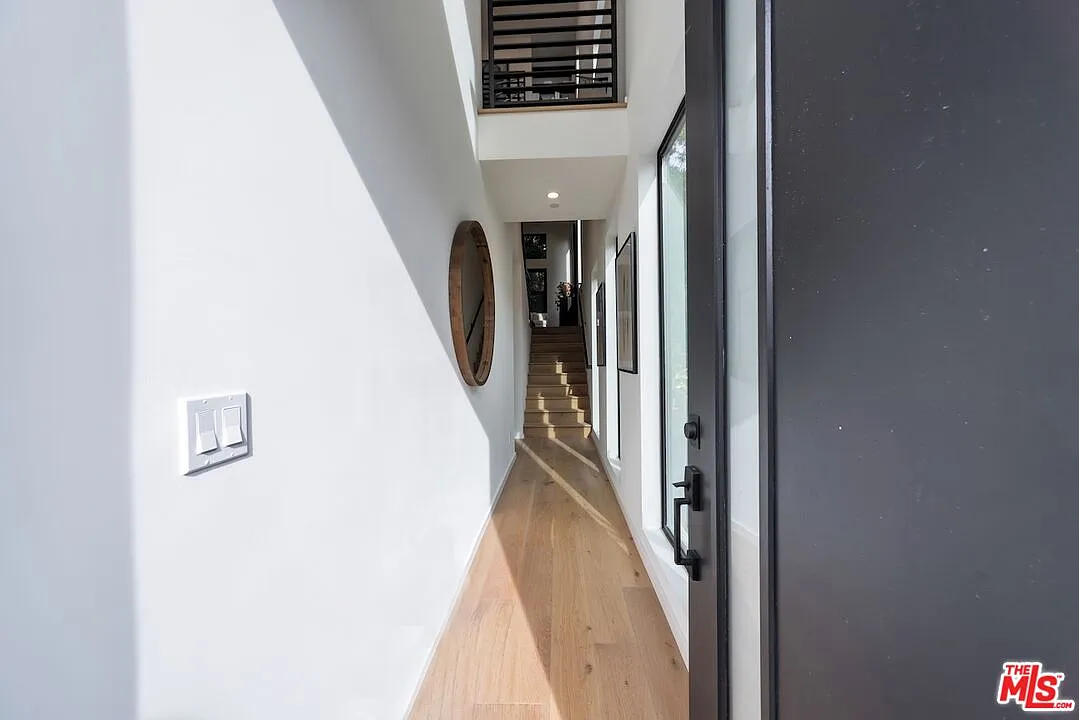 3 bed, 4.0 bath, 2169 sqft, $6,500 — Photo 2