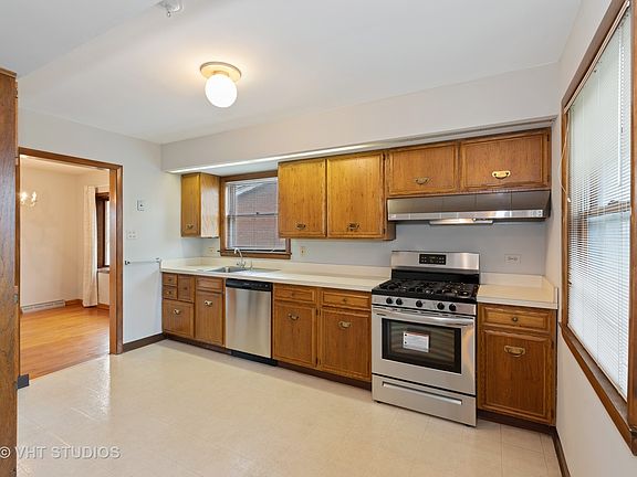 5th image of 738 Willow Dr