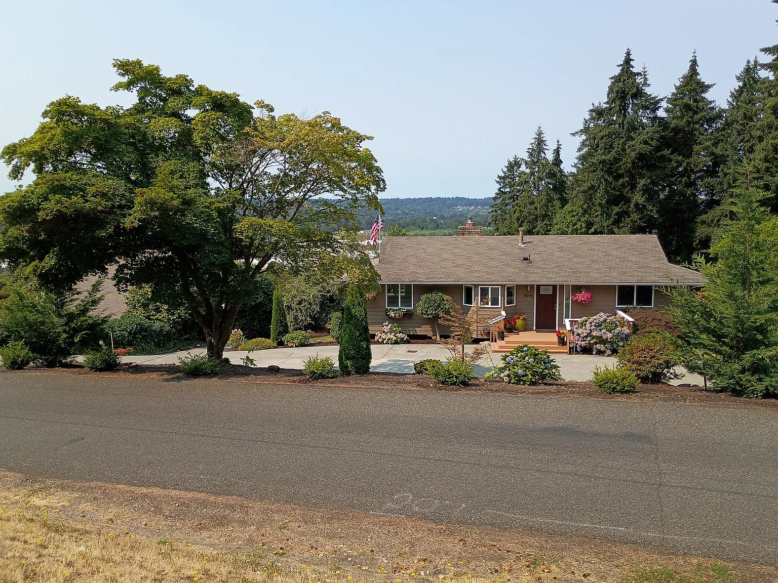 3 bed, 2000 sqft, $3,950 — Photo 1