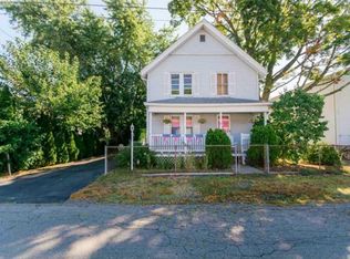 19 Linden St, Pawtucket, RI 02861
