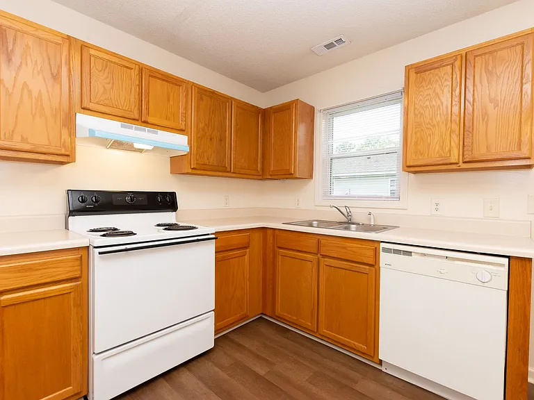 241 Lakewood Dr — Photo 13