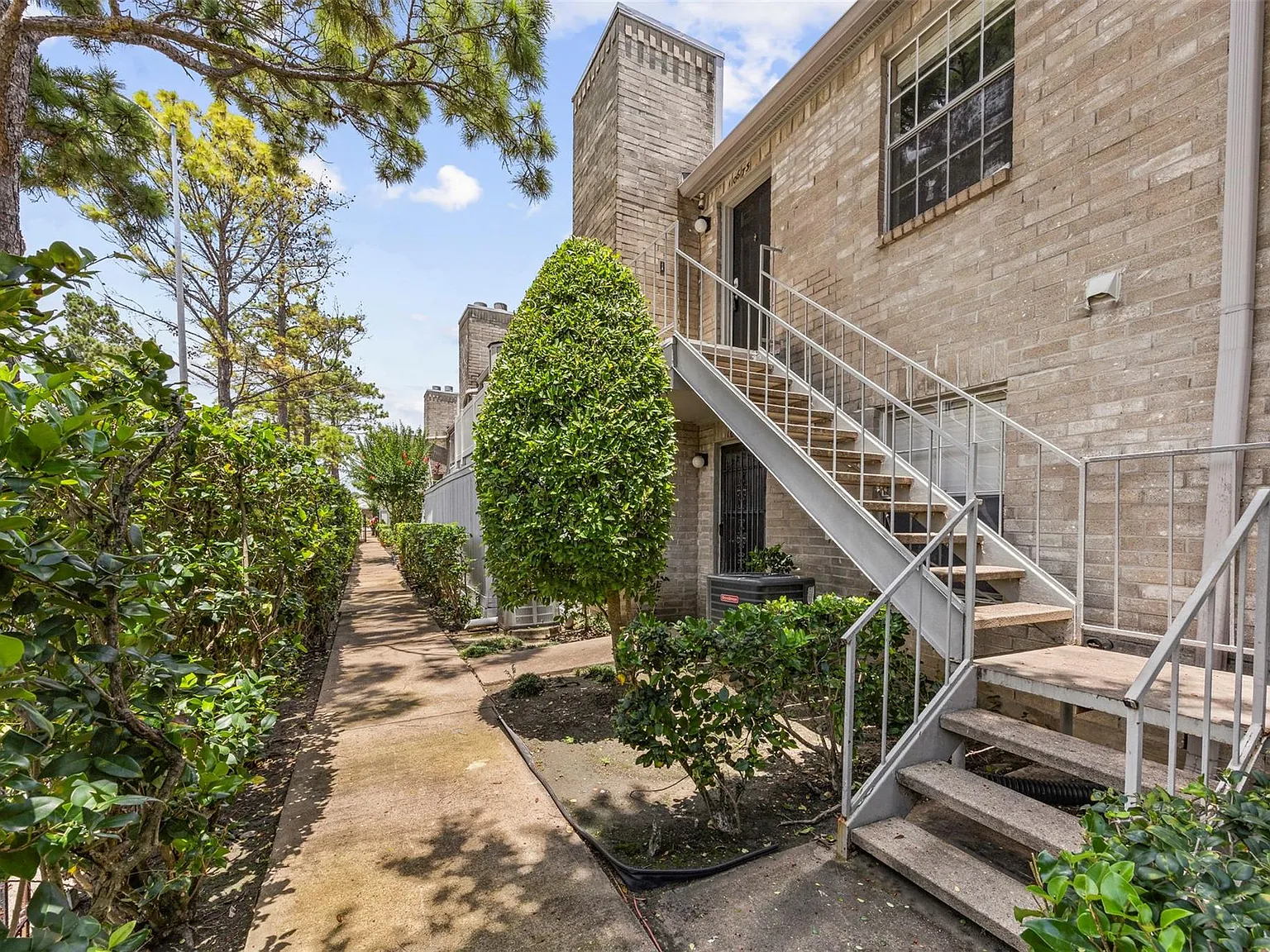 2 bed, 2.0 bath, 1014 sqft, $1,300 — Photo 4