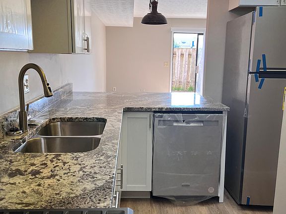 5th image of 9 King Arthur Ct