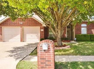 317 W Willow Creek Dr, Glenn Heights, TX 75154