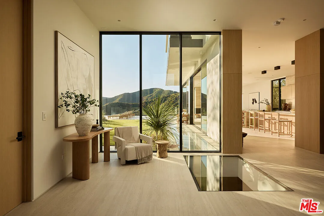 6 bed, 9.0 bath, 7504 sqft, $79,000 — Photo 4