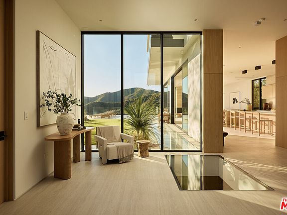 4th image of 1149 Linda Flora Dr