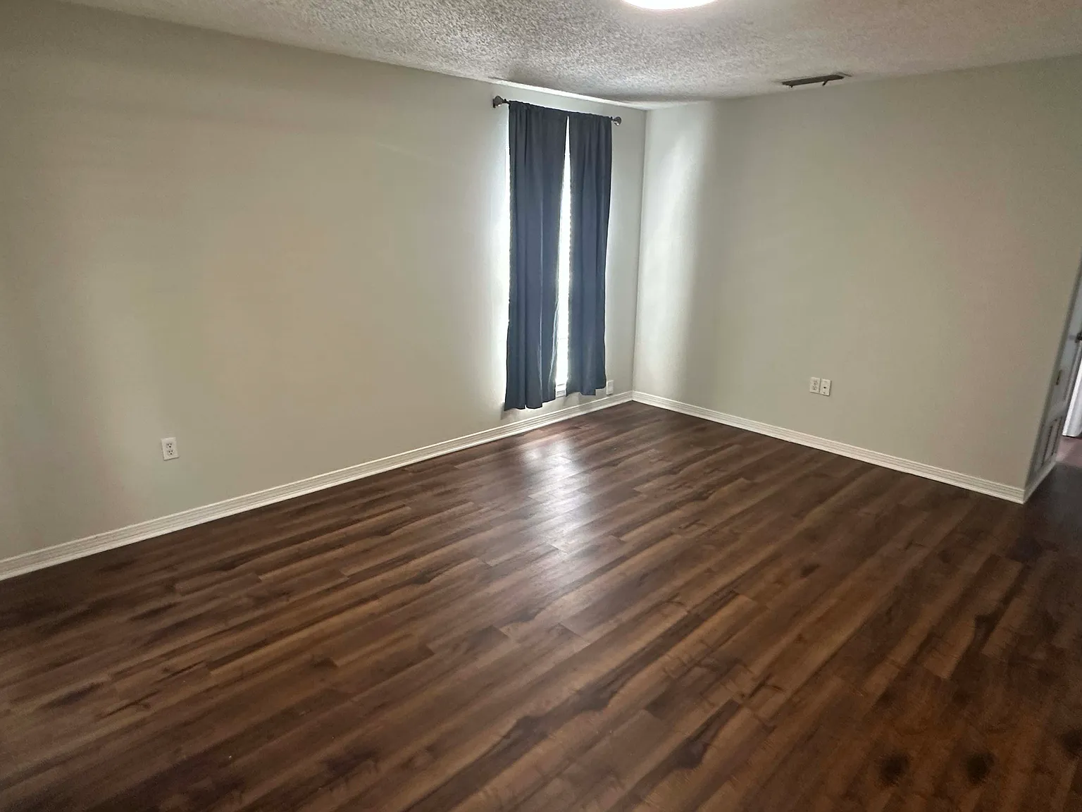 3 bed, 1.5 bath, 1151 sqft, $1,425 — Photo 2
