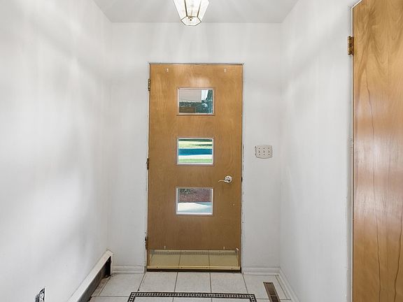 4th image of 4560 Jameson St