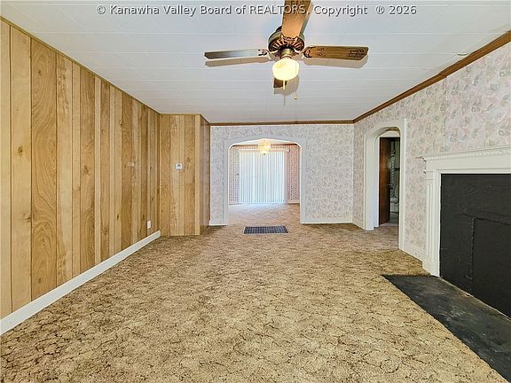 5th image of 901 Green Valley Dr