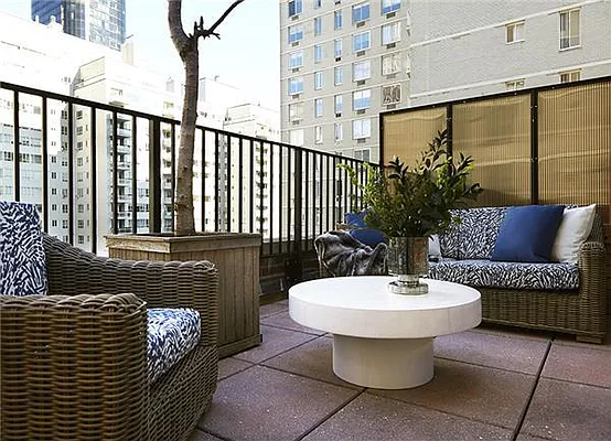 Rented by WIRE International Realty | media 8