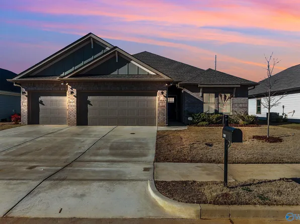 12402 Whitcomb Cir, Athens, AL 35613